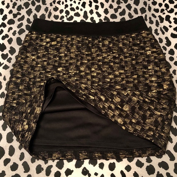Forever 21 Gold & Black Skirt - Picture 2 of 5